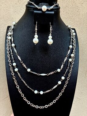 Reworked Vintage Jewelry: Necklace, Earrings, Baroque Pearl Bracelet
